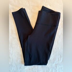 Under Armour | Medium | Ankle Length Solid Black Compression Workout Leggings